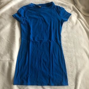 Zine fitted blue shirt.